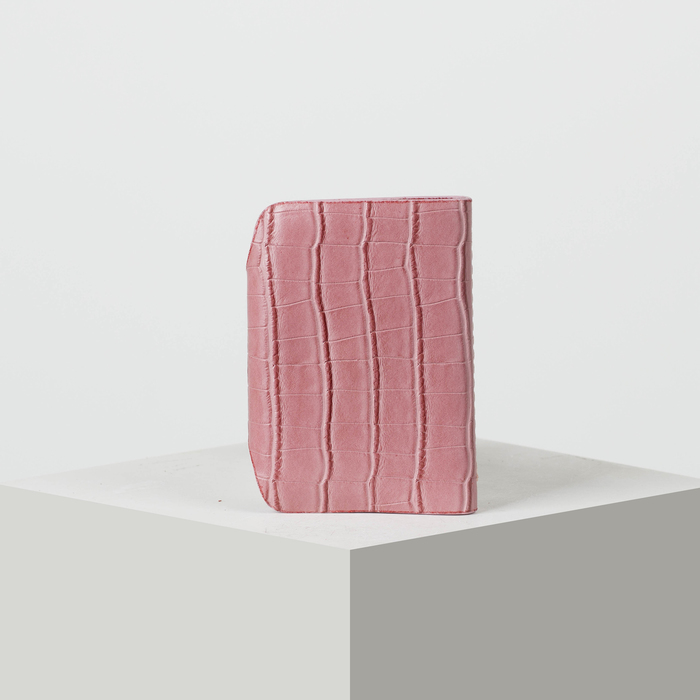 Визитница вертикальная, 1 ряд, 26 листов, крокодил, цвет пудровый