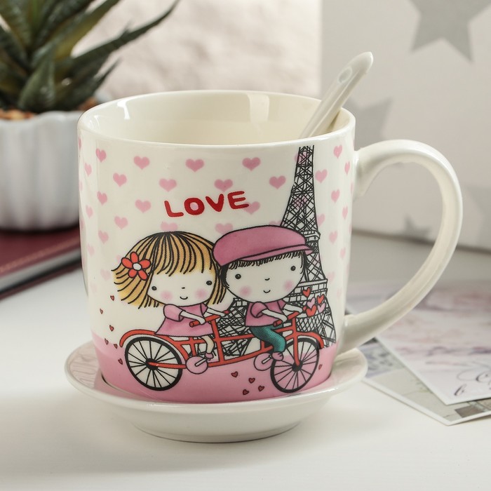 Кружка 320 мл "Влюбленные в Париже", с подставкой и ложкой, рисунок МИКС