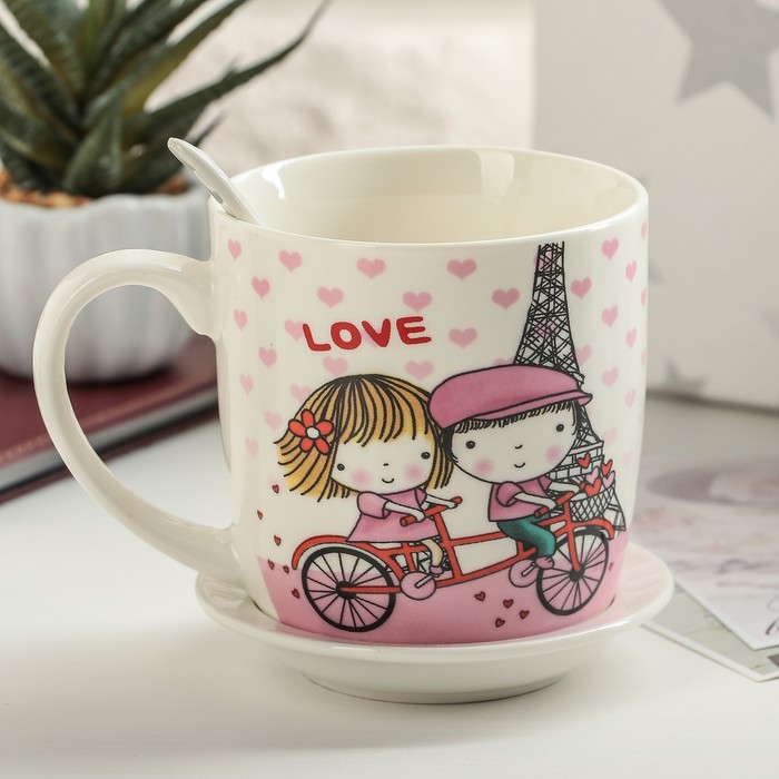 Кружка 320 мл "Влюбленные в Париже", с подставкой и ложкой, рисунок МИКС