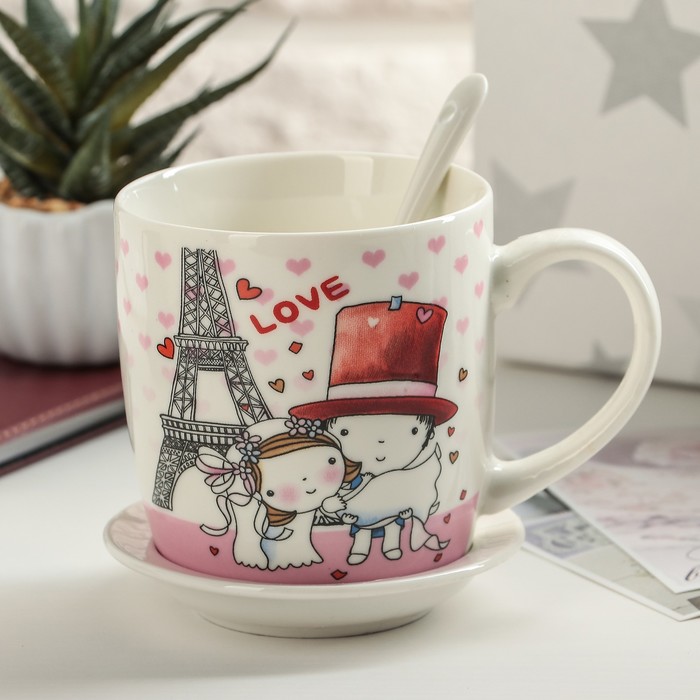 Кружка 320 мл "Влюбленные в Париже", с подставкой и ложкой, рисунок МИКС