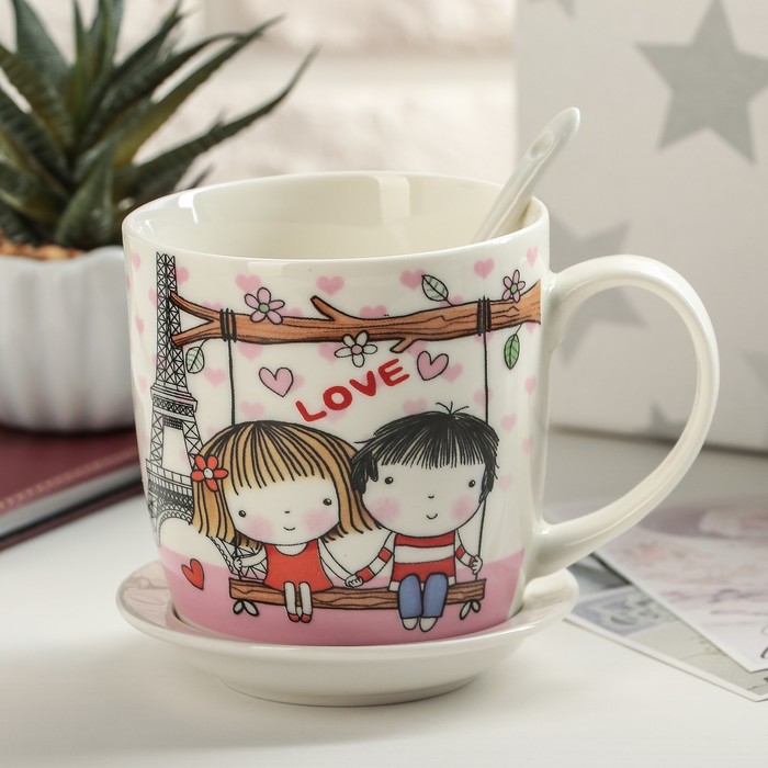 Кружка 320 мл "Влюбленные в Париже", с подставкой и ложкой, рисунок МИКС