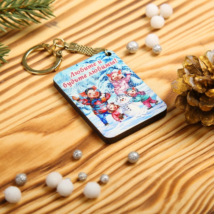 Брелок «Хрюши играют в снежки», 4×5,6×0,3 см