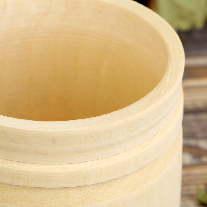 Пивной стакан, сувенирный, точеный 0,5 л, с деревянными обручами