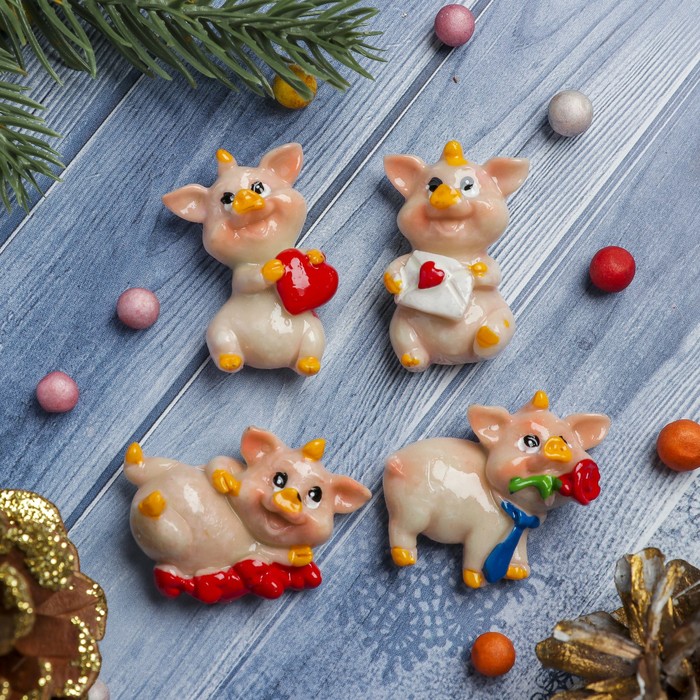 Магнит полистоун "Влюблённый поросёнок" МИКС 4х2,7 см