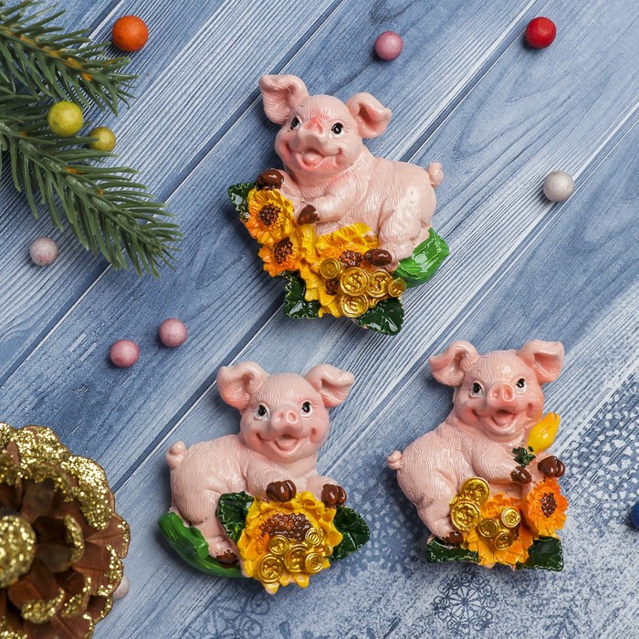 Магнит полистоун "Свинка с подсолнушками" МИКС 5х5,5 см