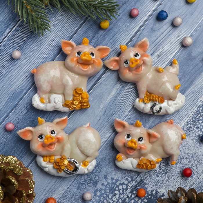 Магнит полистоун "Свинка на облачке с монетами" МИКС 6,2х5,6 см