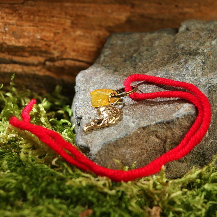Браслет-оберег "Красная нить. Рыбка" с подвеской, янтарь