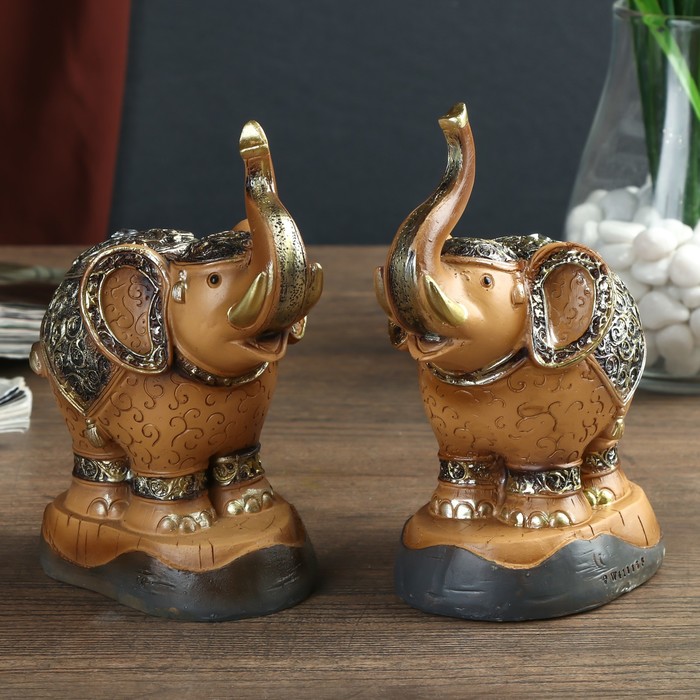 Сувенир полистоун "Слонёнок с узорами на попоне на арене" 15,5х12х7 см МИКС