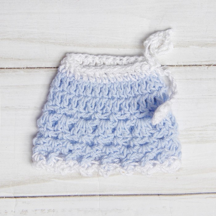 Юбка для куклы вязаная на завязках, цвет голубой