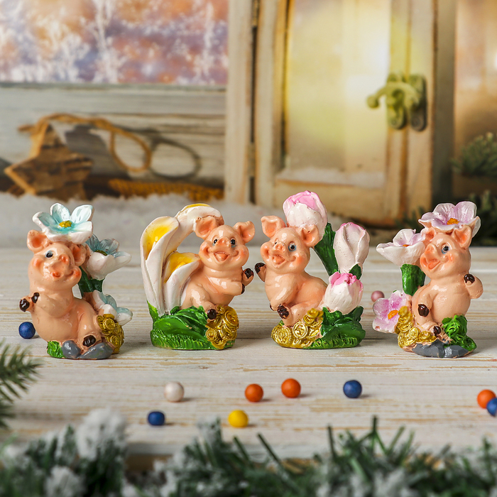 Сувенир полистоун "Поросёнок с лилиями" МИКС 6,2х5,2х3,5 см
