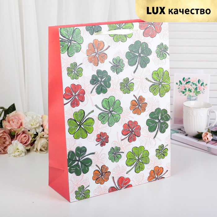 Пакет подарочный "Четырёхлистник", люкс, 31 х 12 х 42 см