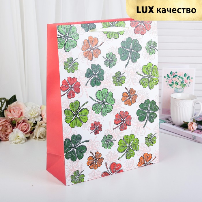 Пакет подарочный "Четырёхлистник", люкс, 26 х 10 х 32 см