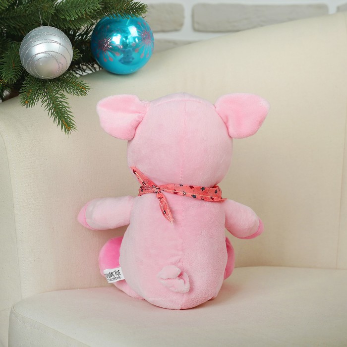 Мягкая игрушка "Свинюшка с повязкой на шее", 22 см