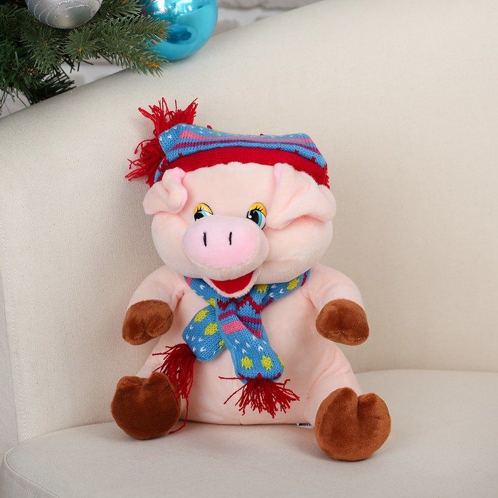 Мягкая игрушка "Хрюша в шапке и шарфике" 22 см
