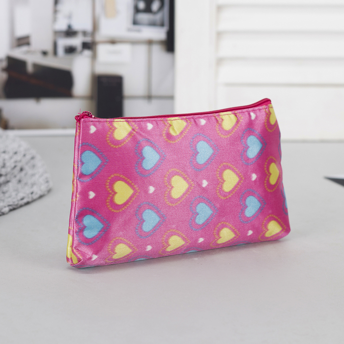 Косметичка простая "Сердца", отдел на молнии, цвет малиновый