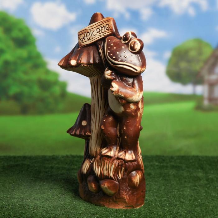 Садовая фигура "Жаба с грибом" шамот