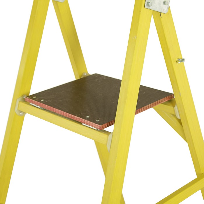 Стремянка диэлектрическая "ЛУЧ" ССС-1,9-Ф40П, стеклопластик, раб.высота 1 м, 3 ступени