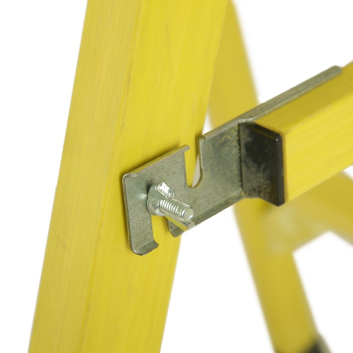 Стремянка диэлектрическая "ЛУЧ" ССС-1,9-Ф40П, стеклопластик, раб.высота 1 м, 3 ступени