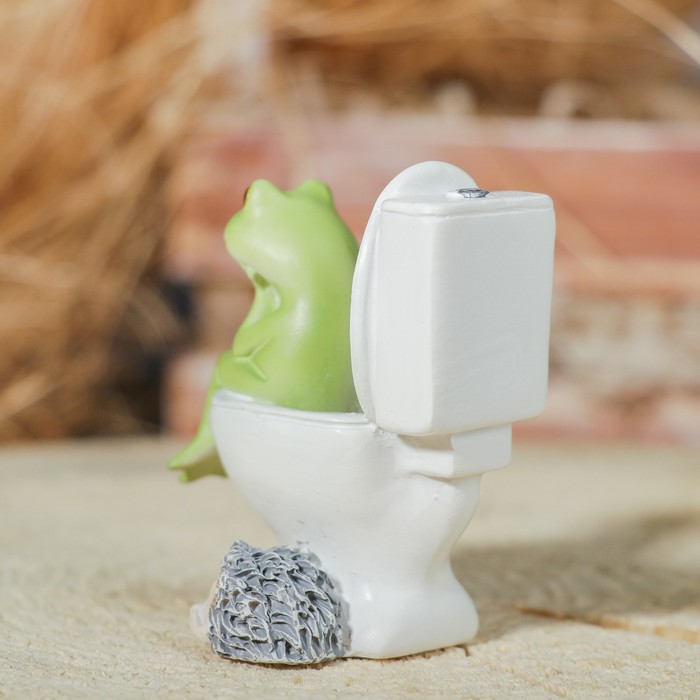 Сувенир полистоун "Лягушка на унитазе" 6х4,5х7 см