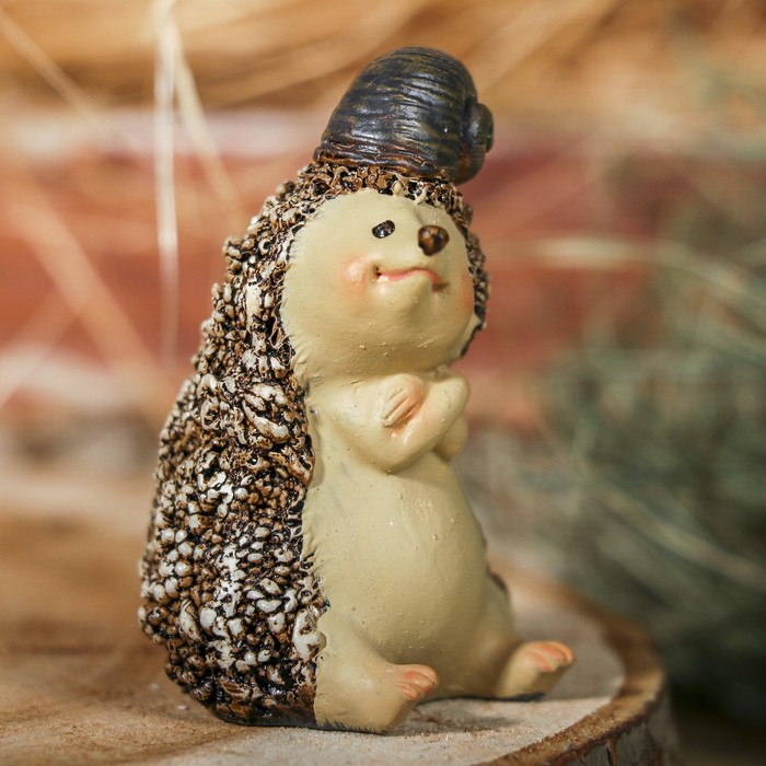 Сувенир полистоун "Ежик с улиткой" 3,5х3х6 см