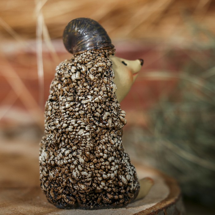 Сувенир полистоун "Ежик с улиткой" 3,5х3х6 см