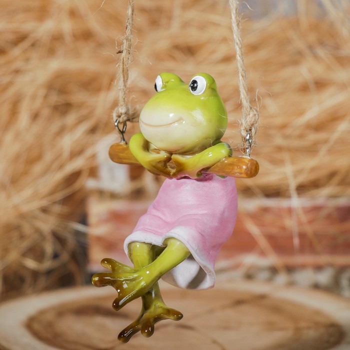 Сувенир полистоун "Лягушонок на качелях" 10,5х7,5х7,5 см