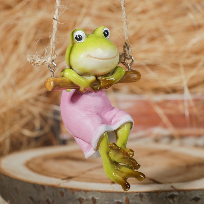 Сувенир полистоун "Лягушонок на качелях" 10,5х7,5х7,5 см