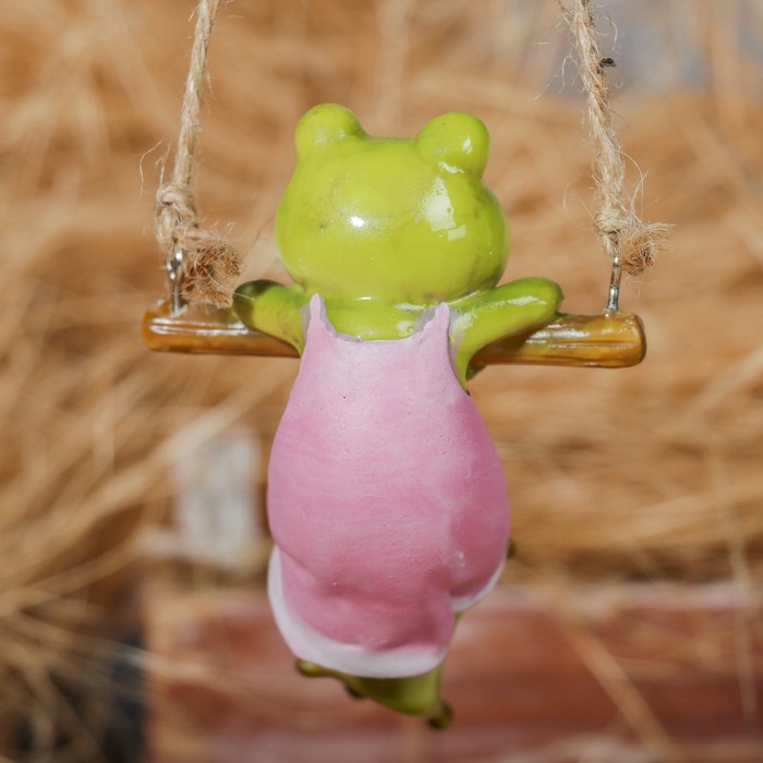 Сувенир полистоун "Лягушонок на качелях" 10,5х7,5х7,5 см