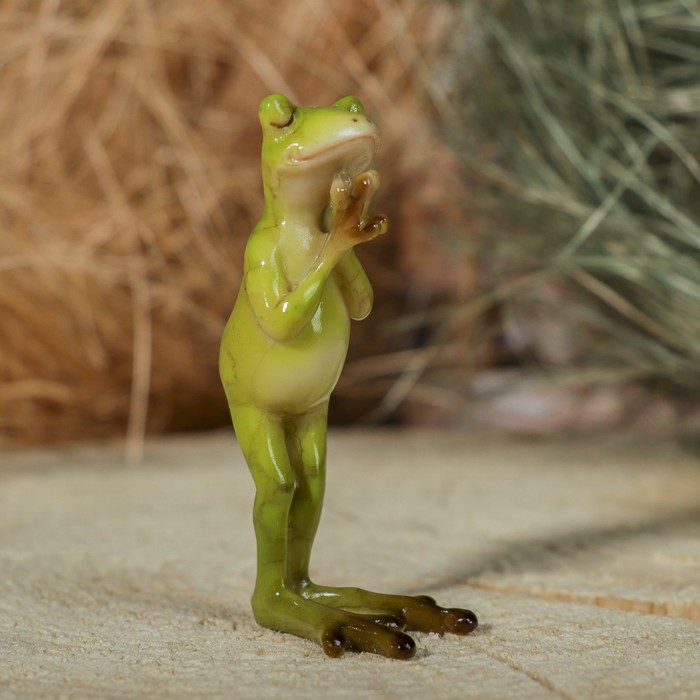 Сувенир полистоун "Лягушонок" 2,5х3,5х7,5 см