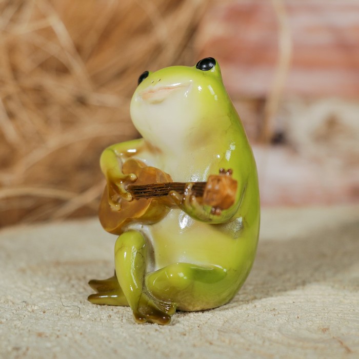 Сувенир полистоун "Лягушонок гитарист" 6х4,5х6 см
