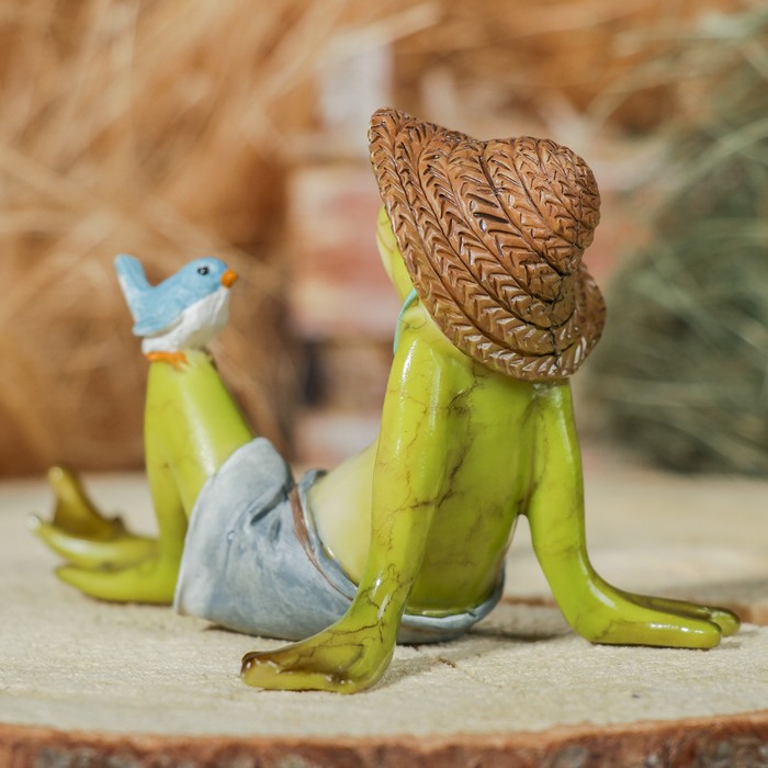 Сувенир полистоун "Лягушонок с птичкой" 13,5х8х7,5 см