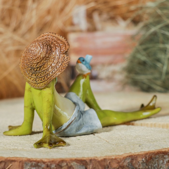 Сувенир полистоун "Лягушонок с птичкой" 13,5х8х7,5 см