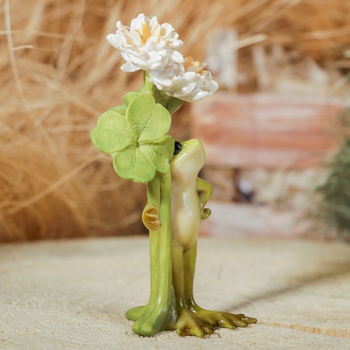 Сувенир полистоун "Лягушонок под цветком" 5,5х4,5х11,5 см