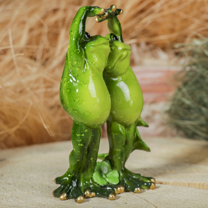 Сувенир полистоун "Лягушки танцуют" 20х10 см