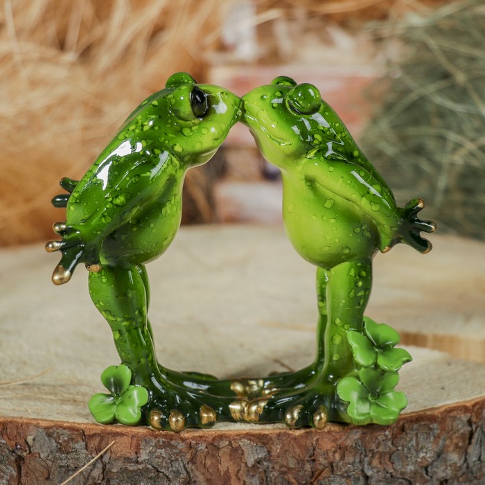 Сувенир полистоун &quot;Лягушки целуются&quot; 16х16 см