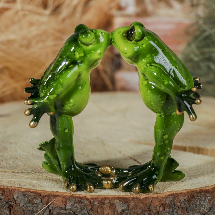 Сувенир полистоун "Лягушки целуются" 16х16 см