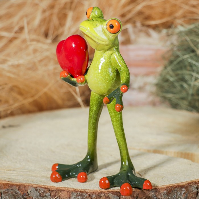 Сувенир полистоун "Лягушка с сердцем" 16х11 см