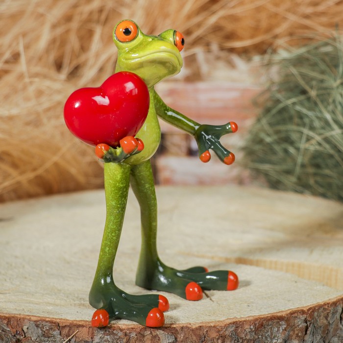 Сувенир полистоун "Лягушка с сердцем" 16х11 см