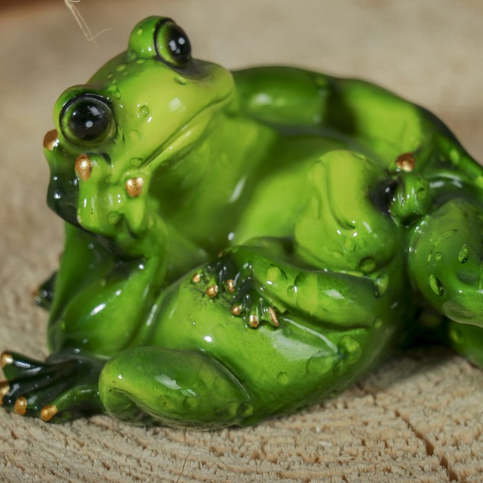 Сувенир полистоун "Лягушки на отдыхе" 18х7,5х7,5 см
