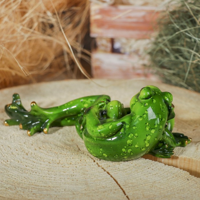 Сувенир полистоун "Лягушки на отдыхе" 18х7,5х7,5 см