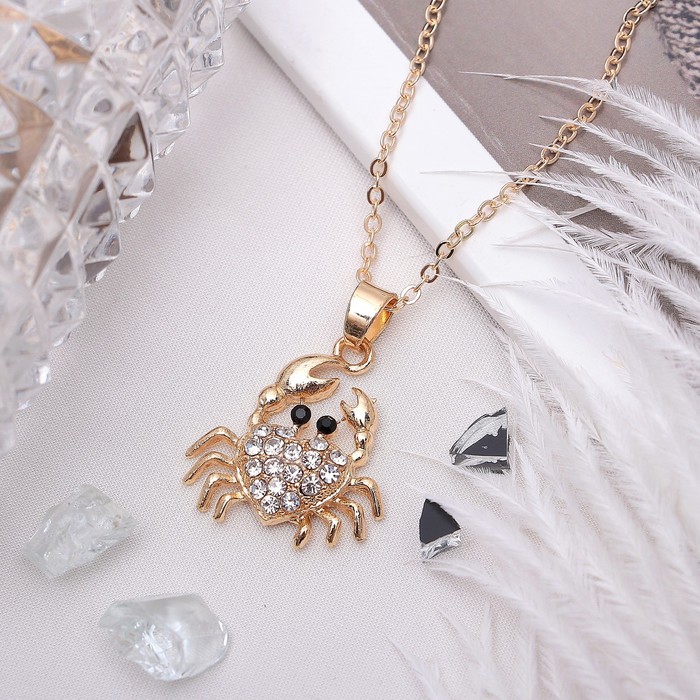 Кулон "Крабик", цвет белый в золоте, 40 см