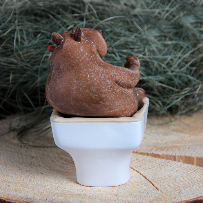 Сувенир полистоун "Бегемот босс" 9,5х14х10 см