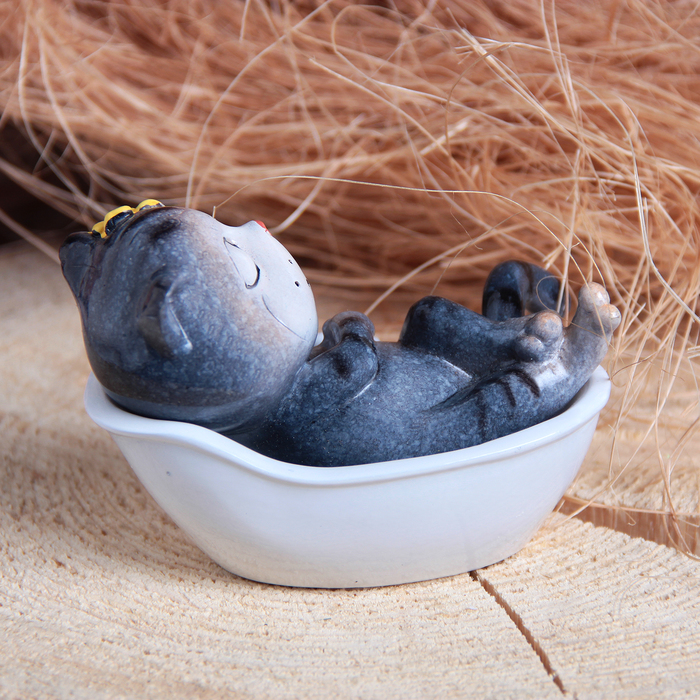 Сувенир полистоун "Котенок в ванной" 13х8х6 см