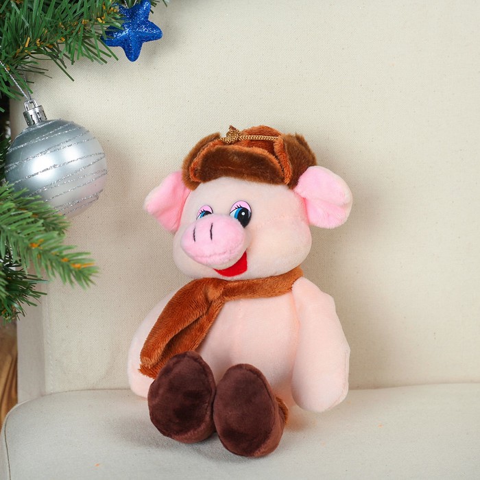 Мягкая игрушка "Свинюшка в шапке-ушанке" 16 см