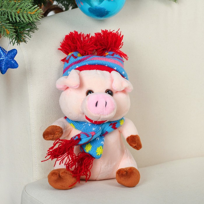 Мягкая игрушка "Хрюша в шапке и шарфике" 17 см