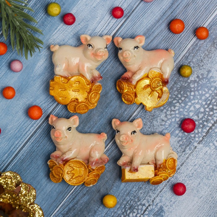 Магнит полистоун "Хрюшка богач" МИКС 4х4 см