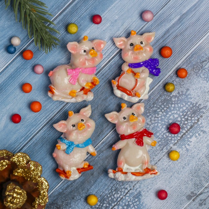 Магнит полистоун "Хрюшка горнолыжник" МИКС 5х3,8 см