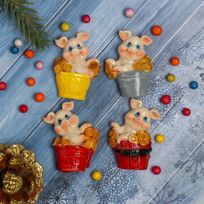 Магнит полистоун "Хрюшка в ведре с деньгами" МИКС 6х4,4 см