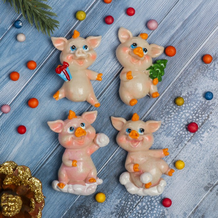 Магнит полистоун "Хрюшка новогоднее настроение" МИКС 6,7х4,8 см