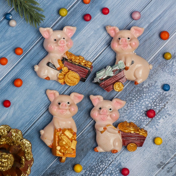 Магнит полистоун "Поросёнок с тележкой золота" МИКС 5,5х5,5 см